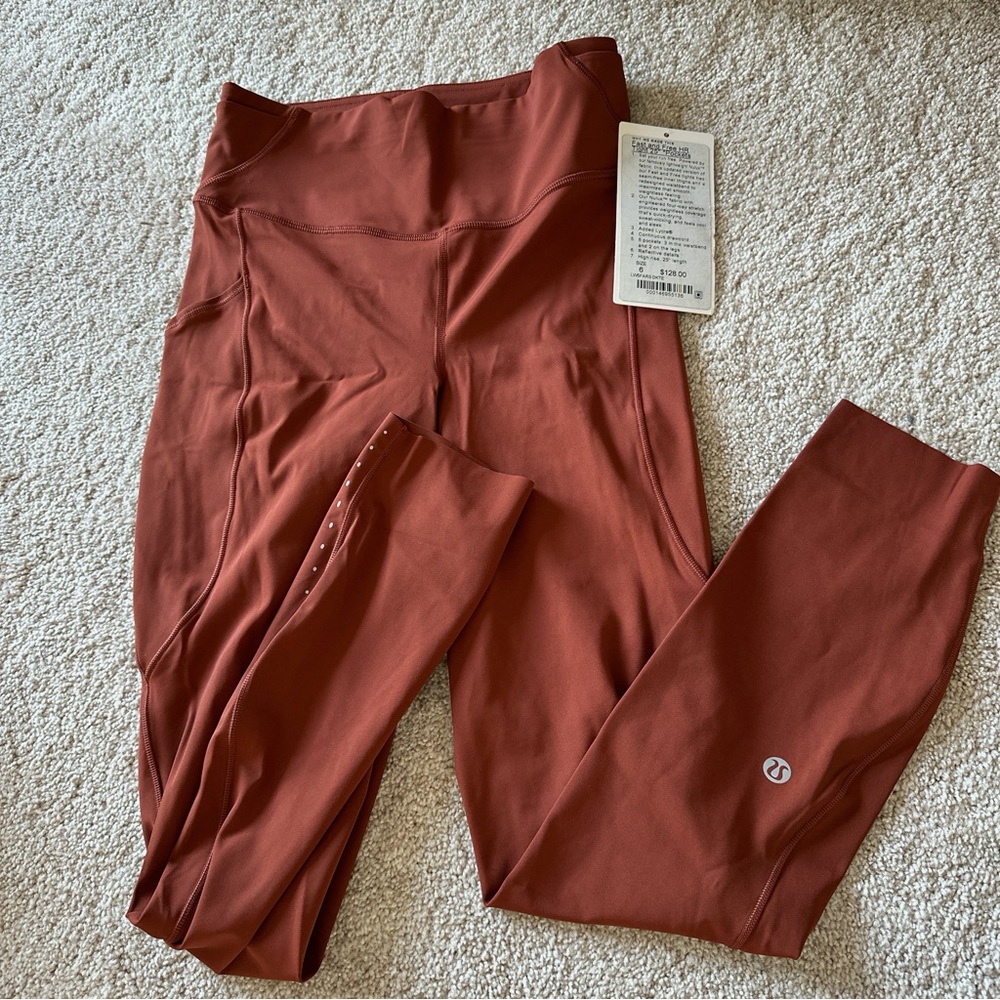 NWT Fast and Free High-Rise Tight 25” Pockets size 6